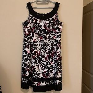 Jones Wear 20W Floral Dress